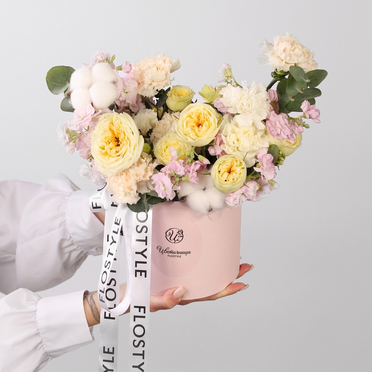 buket cvetov v korobke 771